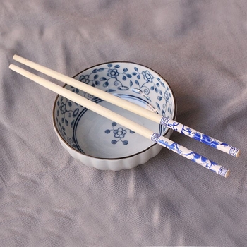 Bețișoare de bambus de unică folosință, cu design bleu-alb de porțelan, lucrate manual, ideale pentru ambalare pentru takeout, pentru hoteluri, nunți și uz casnic.
