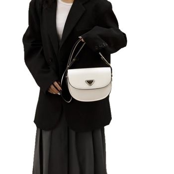 Ženska torba s poklopcem, vodootporna PU, preko ramena i crossbody, svestran dnevni stil, model 2026