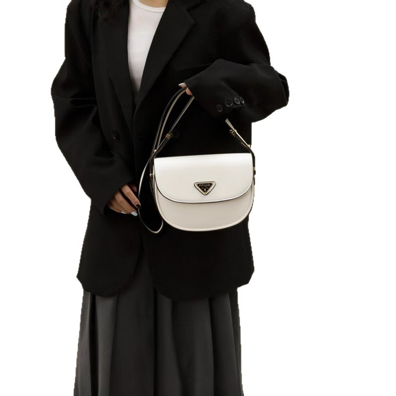 Ženska torba s poklopcem, vodootporna PU, preko ramena i crossbody, svestran dnevni stil, model 2026
