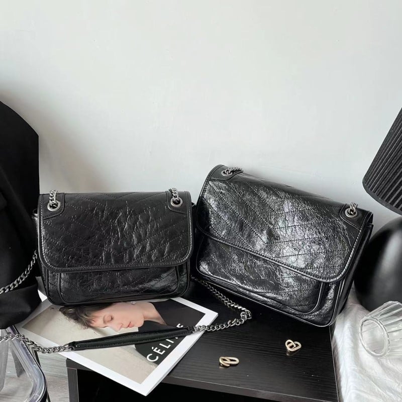 Ženska mala crossbody torbica s lancem od prave kože, messenger stil, proljeće 2025