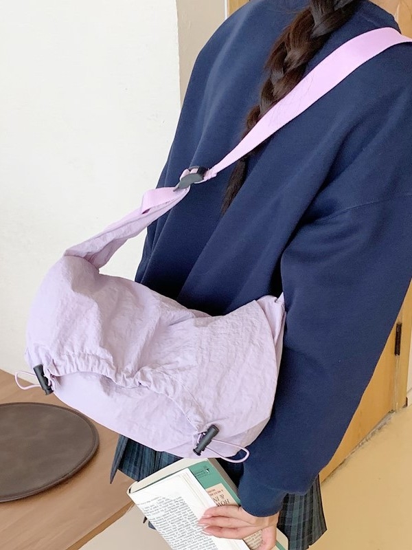 Ženska platnena torba za rame, velika kapaciteta, ljetni nišni dizajn, crossbody torba s jednim remenom, plisiran oblik