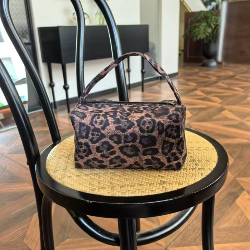 Ženska kozmetička torbica s leopard printom, prijenosna putna torbica velikog kapaciteta za njegu kože i ruževa za usne, Oxford tkanina, najlonska podstava, zatvarač