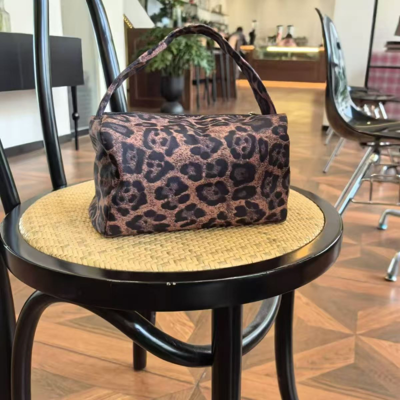 Ženska kozmetička torbica s leopard printom, prijenosna putna torbica velikog kapaciteta za njegu kože i ruževa za usne, Oxford tkanina, najlonska podstava, zatvarač
