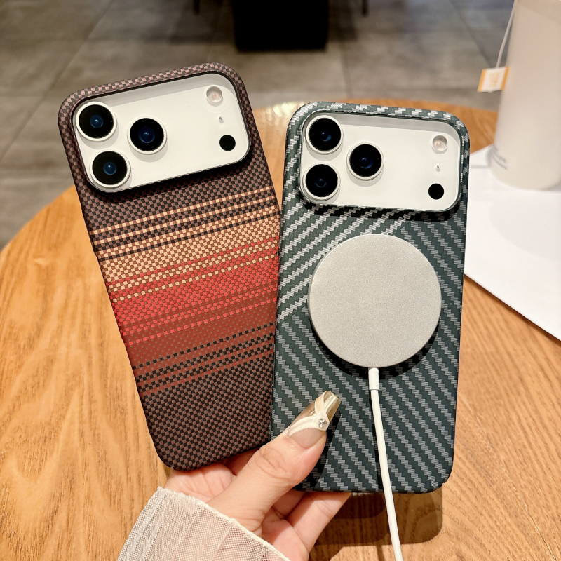 Husa iPhone 17 cu Kevlar water-transfer pentru iPhone 16 Pro Max, cu prindere magnetică încorporată și carcasă PC cu acoperire completă