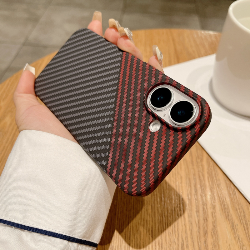 Husa iPhone 17 cu Kevlar water-transfer pentru iPhone 16 Pro Max, cu prindere magnetică încorporată și carcasă PC cu acoperire completă