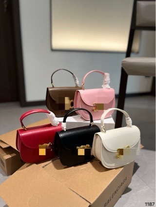 Saddle torba nadahnuta Arc de Triomphe, mala kružna crossbody torba za žene