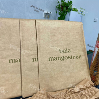 Kraftový papier s výplňou a bublinkovým obalom pre oblečenie – ochranné, ekologické a recyklovateľné balenie