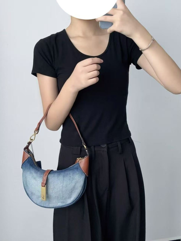 Denim crescent crossbody torba, mala veličina, ulični stil, zatvarač, unutarnji džepovi za telefon i kartice