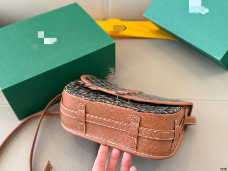 Sedlasta torba preko ramena, unisex, s logom, casual stil, 22 × 16 cm, koža bivolja, zatvaranje preklopom, unutarnja džep za telefon, brend 123, proljeće 2025