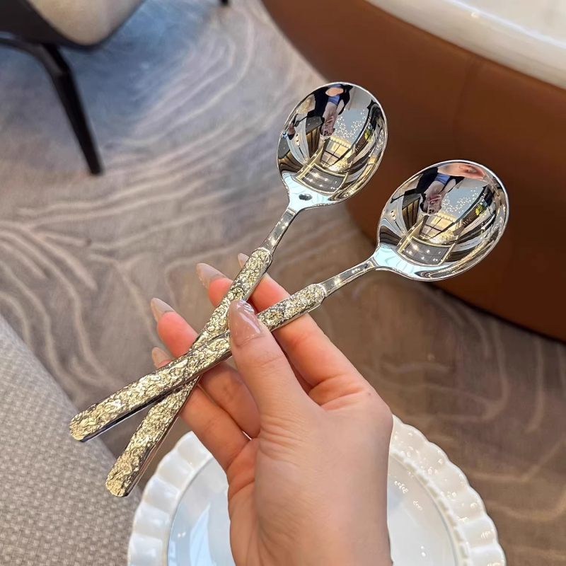 Lingură din oțel inoxidabil 304, model crăpături de gheață, mâner lung, cap rotund, textură ciocănită, design elegant