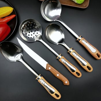 Set de ustensile din oțel inox cu mâner imitatie de lemn – spatulă, lingură de supă și lingură cu găuri
