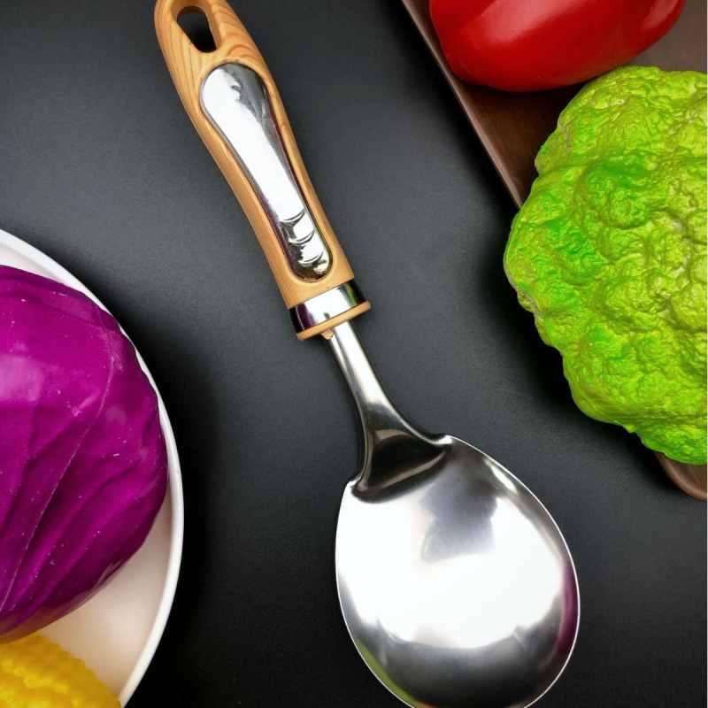 Set de ustensile din oțel inox cu mâner imitatie de lemn – spatulă, lingură de supă și lingură cu găuri