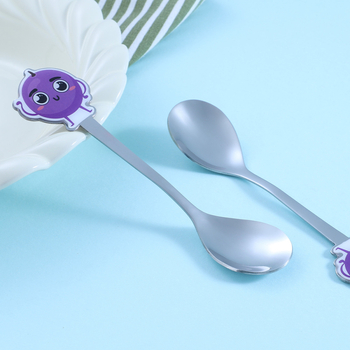 Set de tacâmuri pentru copii din oțel inoxidabil 304: furculiță, lingură și bețișoare într-o cutie cadou cu desen animat