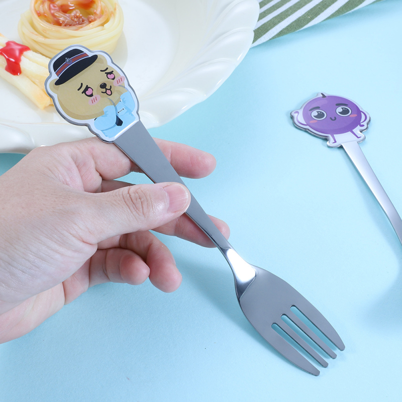 Set de tacâmuri pentru copii din oțel inoxidabil 304: furculiță, lingură și bețișoare într-o cutie cadou cu desen animat