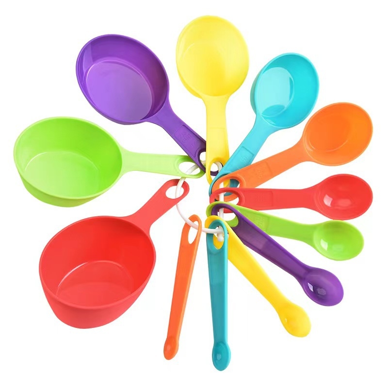 Set de linguri și căni de măsurat pentru cofetărie, cu marcaje gradate și mâner din plastic colorat