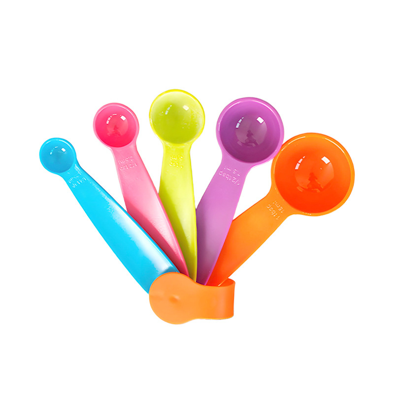 Set de măsurare din plastic pentru coacere – căni și linguri colorate pentru lapte praf și condimente