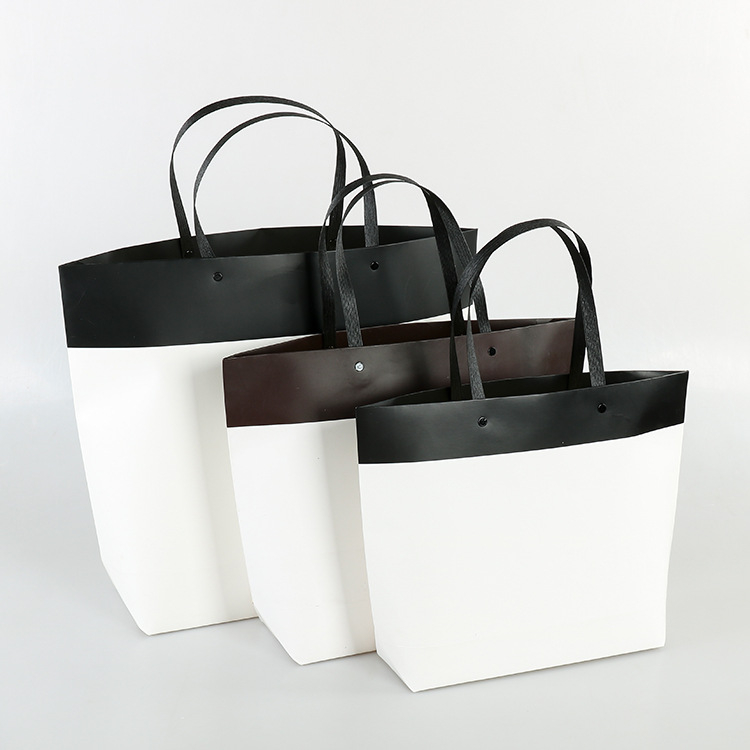 Genți tote din hârtie kraft cu siglă imprimată, design minimalist, pentru cadouri, în stoc
