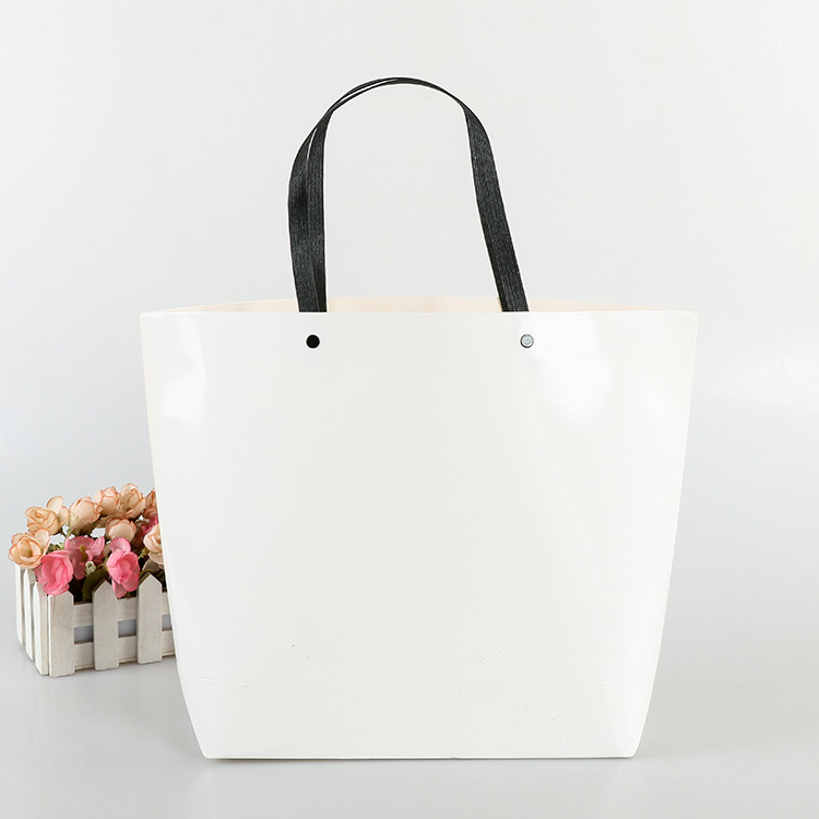 Genți tote din hârtie kraft cu siglă imprimată, design minimalist, pentru cadouri, în stoc