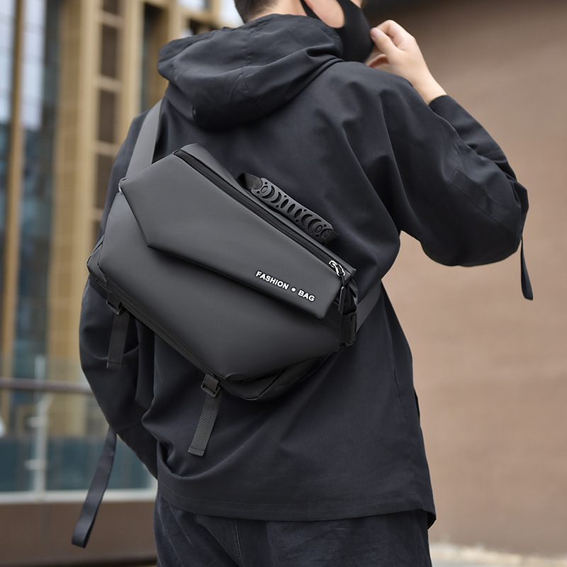 Férfi vízlepergető crossbody táska nagy kapacitással kerékpározáshoz