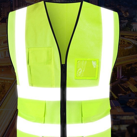 Reflektirajući sigurnosni prsluk s prozračnom mrežom, više džepova i tiskanim tekstom za gradilišta