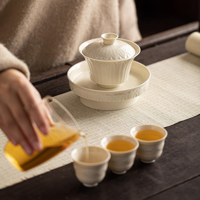 Guanlan gaiwan chinezesc retro cu petale albe de lotus, ceașcă ceramică cu capac pentru ceai Gongfu