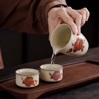 Set de ceai ceramic cu schimbare de culoare, în stil Ru Kiln, cu design floral, include gaiwan, cești de ceai și ceșcuță de distribuție; imprimare logo disponibil