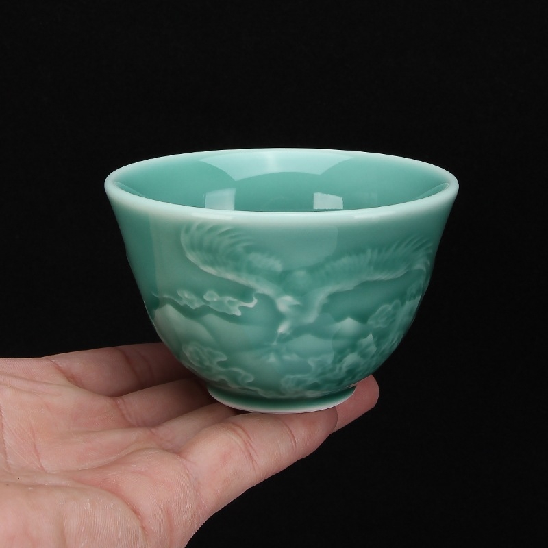 ceașcă de ceai Celadon cu relief dragon și phoenix, glazură verde prune, stil antic chinezesc, pentru uz casnic
