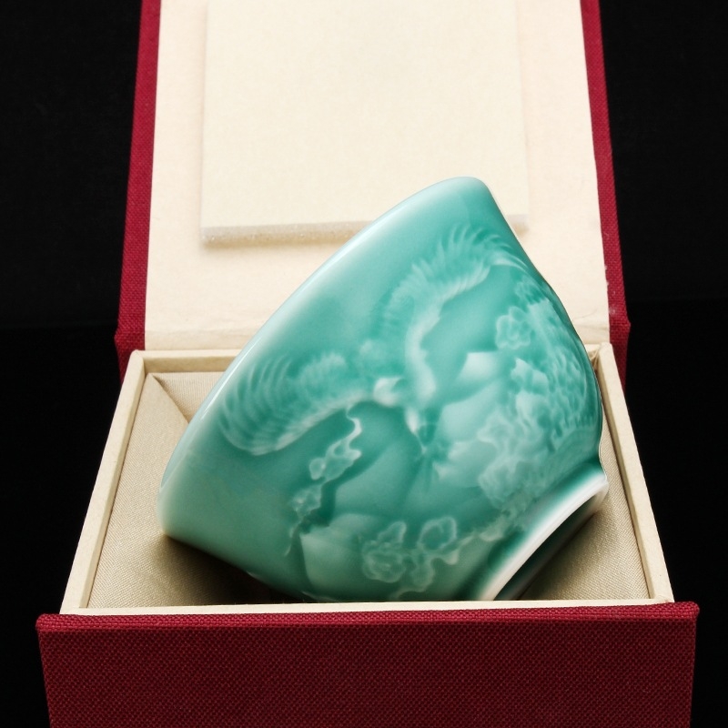 ceașcă de ceai Celadon cu relief dragon și phoenix, glazură verde prune, stil antic chinezesc, pentru uz casnic