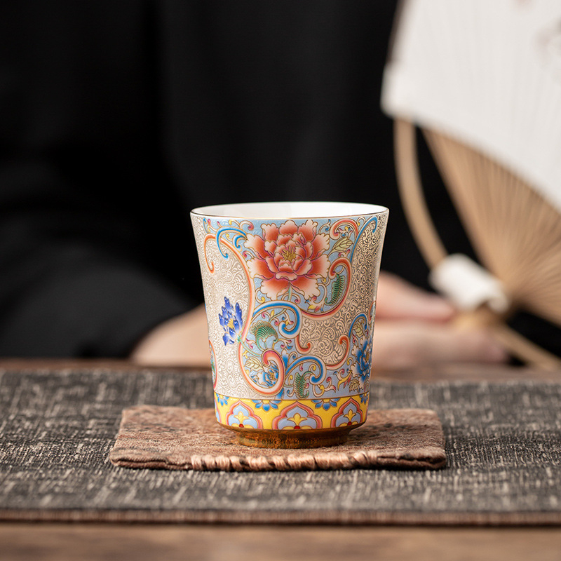 Ceașcă de ceai din porțelan, lucrată manual, design Floral sub glazură, stil palat