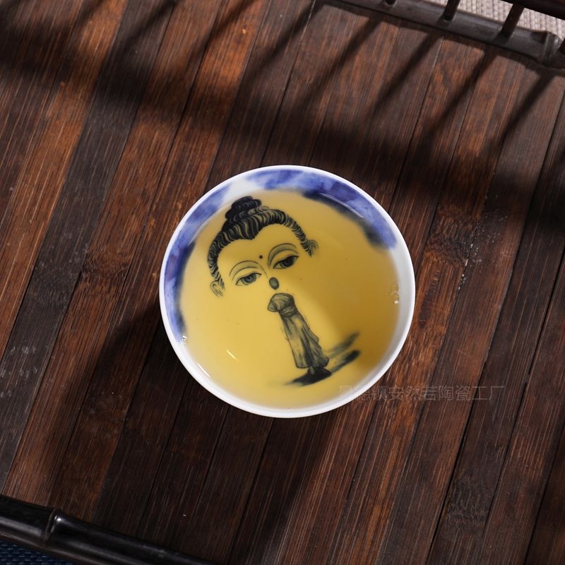 Căniță ceramică cu figurină, Pu'er albastru-alb, ceașcă personală de degustare, parte a setului de ceai