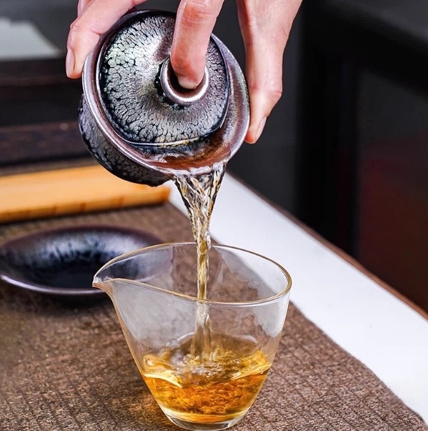 Set ceramic de ceai Gaiwan Jianzhan – trei piese, glazură oil-drop