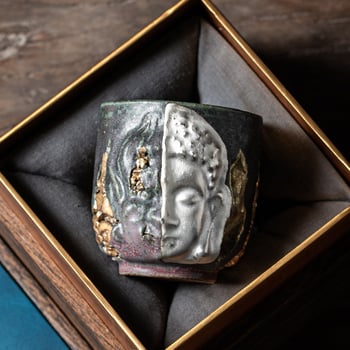 Ceșuță de ceai ceramică, realizată manual, cu glazură aur-argint, pentru uz personal acasă; ceașcă decorativă cu motiv zei și demoni.