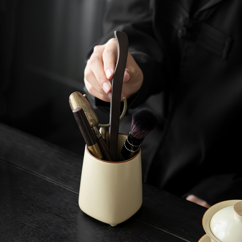 Set pentru ceremonia ceaiului „Six Gentlemen“ cu recipient ceramic pentru ceai și accesorii
