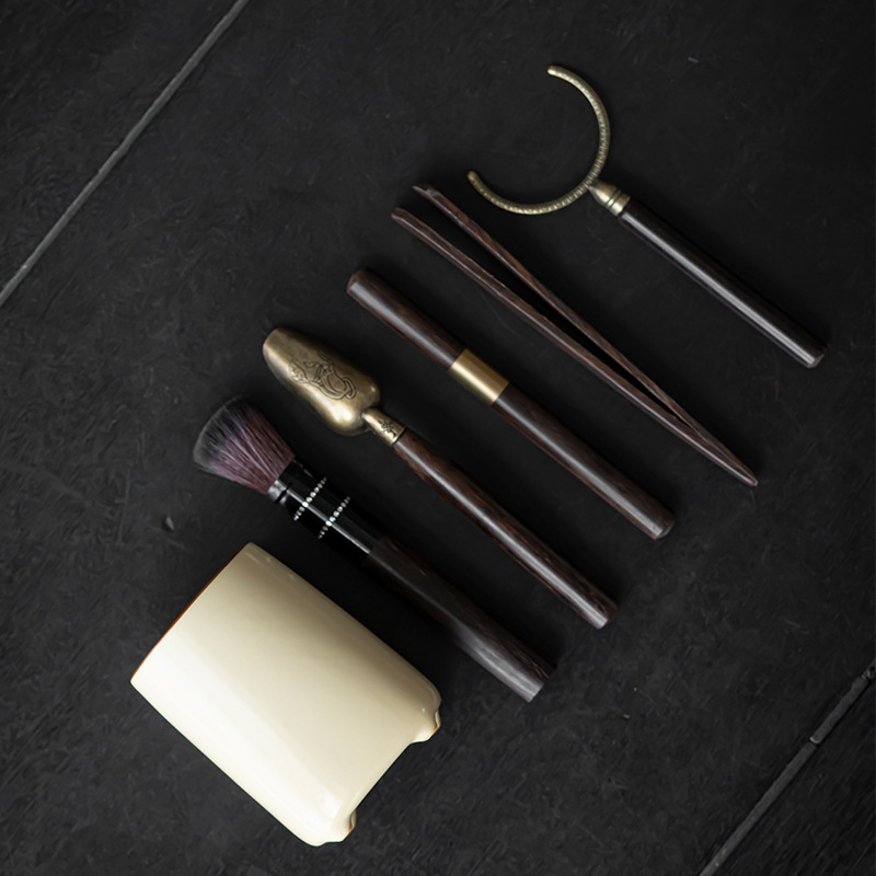 Set pentru ceremonia ceaiului „Six Gentlemen“ cu recipient ceramic pentru ceai și accesorii