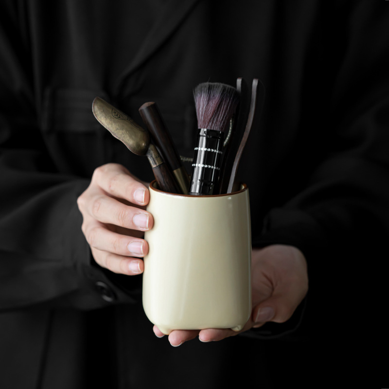 Set pentru ceremonia ceaiului „Six Gentlemen“ cu recipient ceramic pentru ceai și accesorii