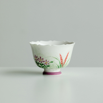 Ceașcă de ceai din ceramică, pictată manual, cu picior înalt și motiv de petale în verde, unisex
