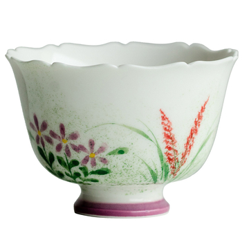Ceașcă de ceai din ceramică, pictată manual, cu picior înalt și motiv de petale în verde, unisex