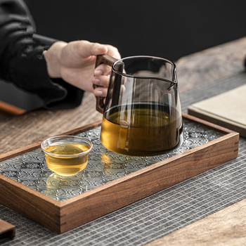 Set de ceai din sticlă borosilicat cu mâner din nuc — ceașcă de distribuție, ceainic și strecurător