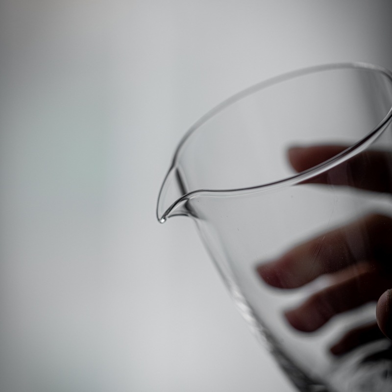 Cupe transparente din sticlă pentru distribuția egală a ceaiului fără mâner pentru ceremonia Kung Fu; sticlă groasă de borosilicat rezistentă la căldură; dispozitiv de separare a ceaiului și tavă de servire
