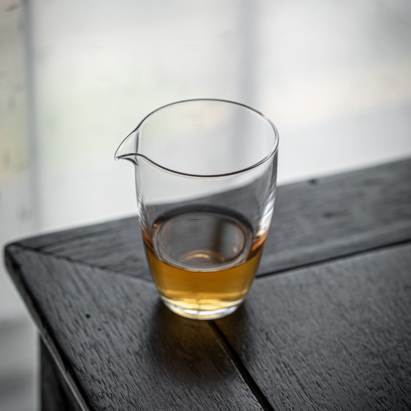 Cupe transparente din sticlă pentru distribuția egală a ceaiului fără mâner pentru ceremonia Kung Fu; sticlă groasă de borosilicat rezistentă la căldură; dispozitiv de separare a ceaiului și tavă de servire