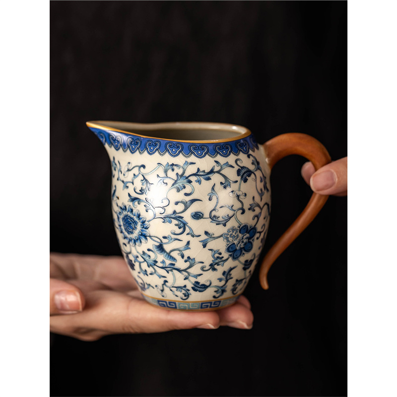 Set Kung Fu Ceai din ceramică bej cu cupa Gongdao albastru‑alb, accesorii ceremonie ceai, mare distribuitor de ceai și tavă de servire pentru uz casnic