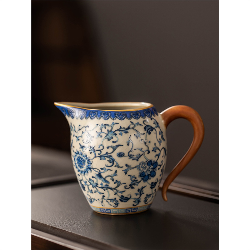 Set Kung Fu Ceai din ceramică bej cu cupa Gongdao albastru‑alb, accesorii ceremonie ceai, mare distribuitor de ceai și tavă de servire pentru uz casnic
