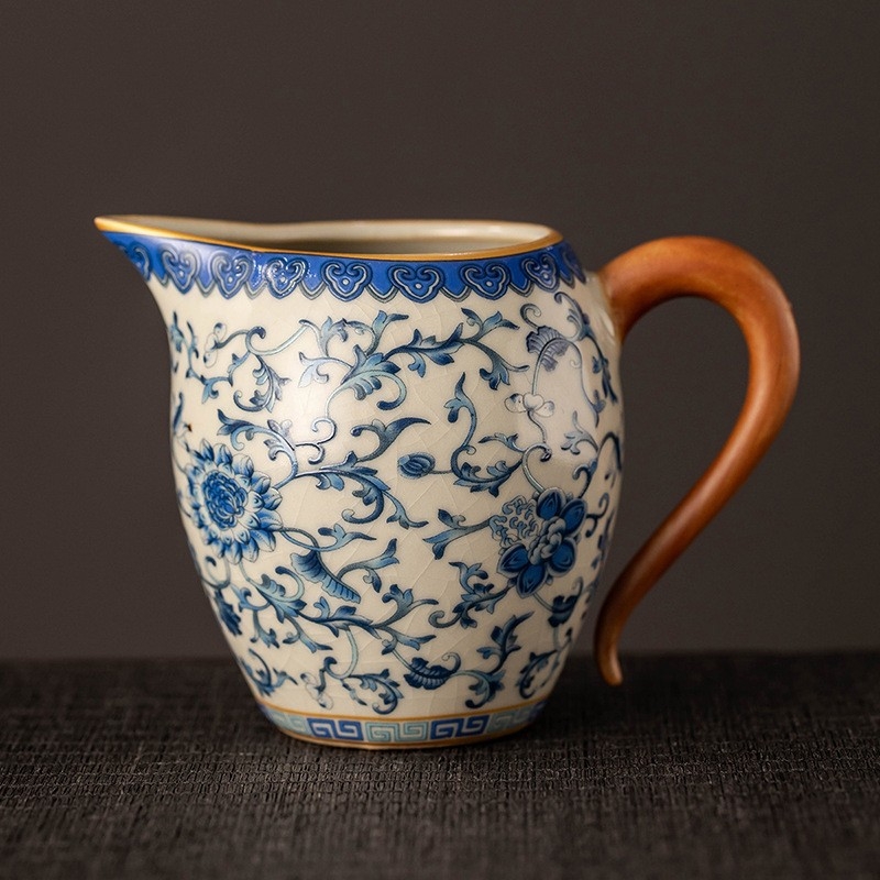Set Kung Fu Ceai din ceramică bej cu cupa Gongdao albastru‑alb, accesorii ceremonie ceai, mare distribuitor de ceai și tavă de servire pentru uz casnic