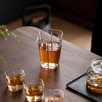 Petal Fairness Cup, ceașcă de ceai cu capacitate mică, bază groasă, sticlă borosilikat rezistentă la temperatură, design modern minimalist