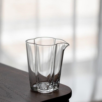 Petal Fairness Cup, ceașcă de ceai cu capacitate mică, bază groasă, sticlă borosilikat rezistentă la temperatură, design modern minimalist