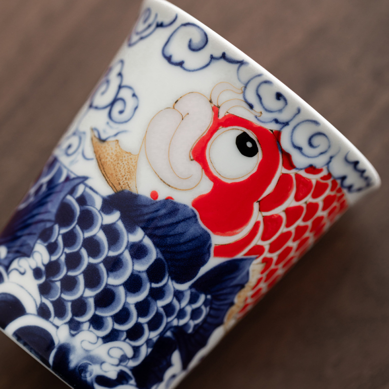Set Gongfu ceai cu design koi, ceramică glazurată, cupa echității, tavă de ceai și dispenser de ceai