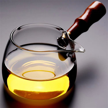Set din borosilicat transparent, cu mâner lateral din lemn, detașabil, pentru prepararea ceaiului acasă; cană echilibrată pentru servire și dispozitiv pentru separarea ceaiului