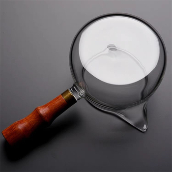 Set din borosilicat transparent, cu mâner lateral din lemn, detașabil, pentru prepararea ceaiului acasă; cană echilibrată pentru servire și dispozitiv pentru separarea ceaiului