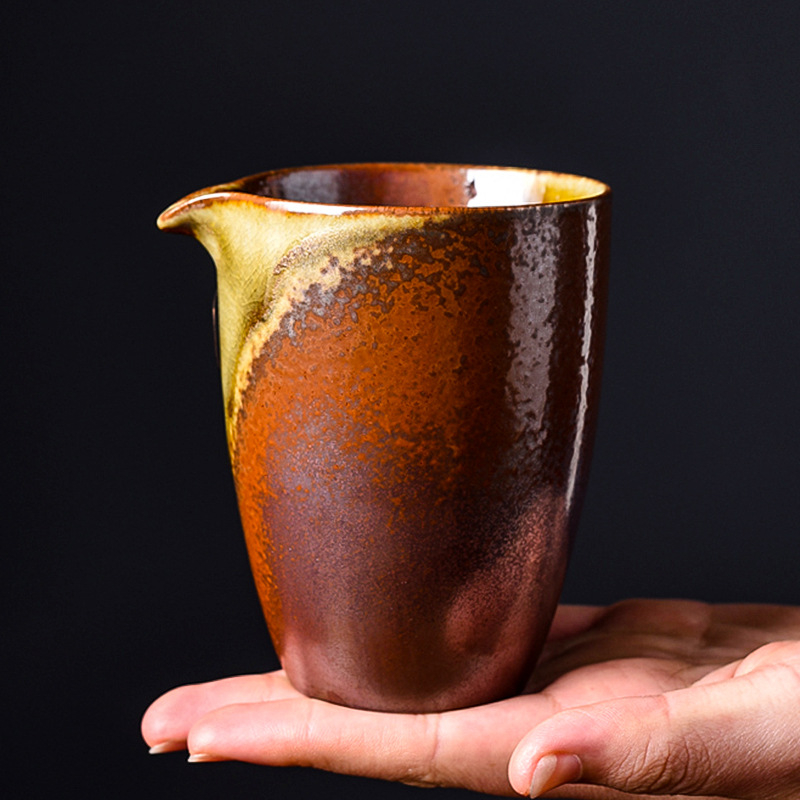 Set ceramic pentru ceai, ars într-un cuptor cu lemne, cu ceașcă de distribuție a ceaiului, distribuitor de ceai și tavă de servire