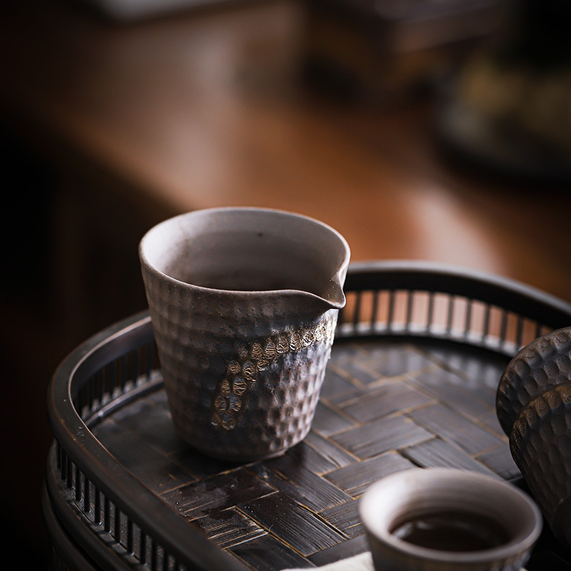 Set ceramic de ceai cu glazură aurie, mâner lateral, stil japonez, piesă lucrată manual Kung Fu, design vintage rustic cu căni potrivite